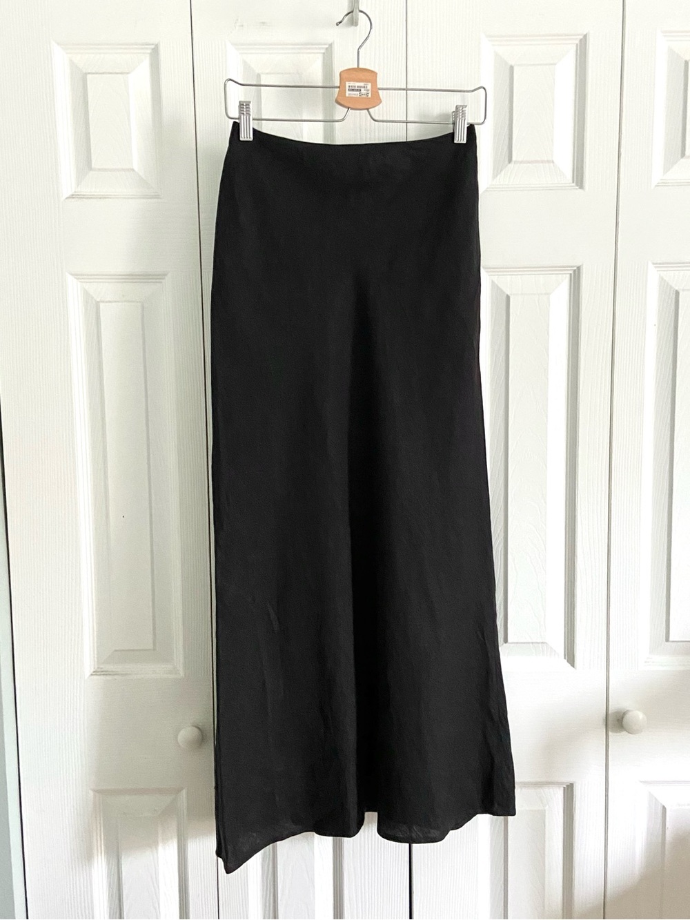 Brooks Brothers black linen maxi skirt in a size 2.